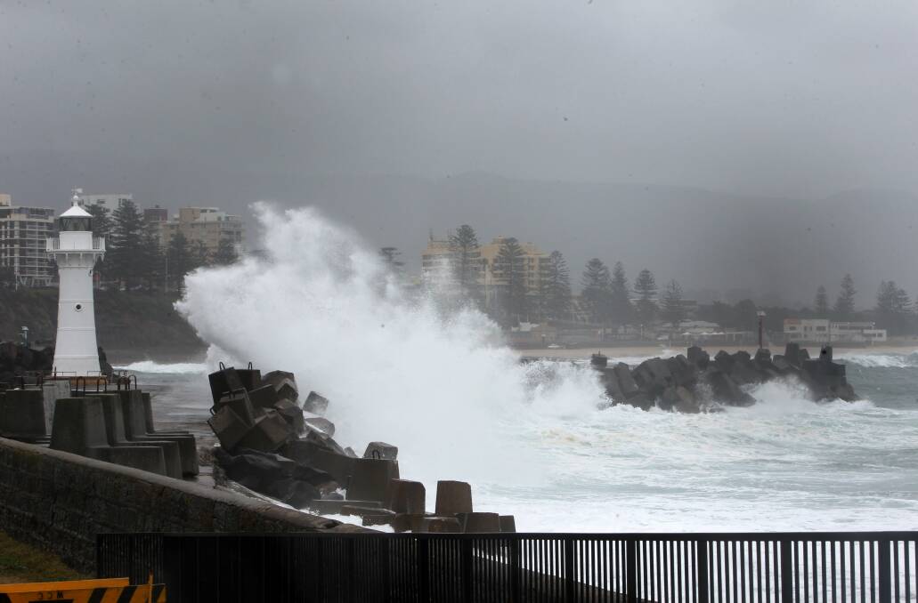 Warning for Illawarra of possible 100km/h winds, wild surf
