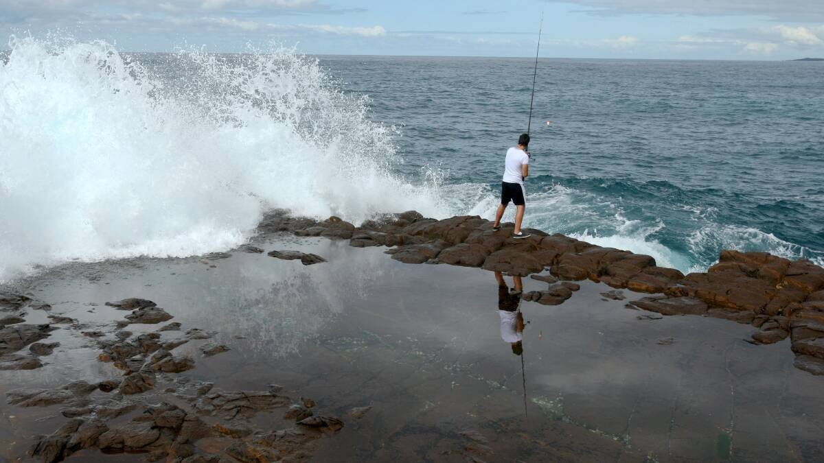 Warning over fishing from rocks