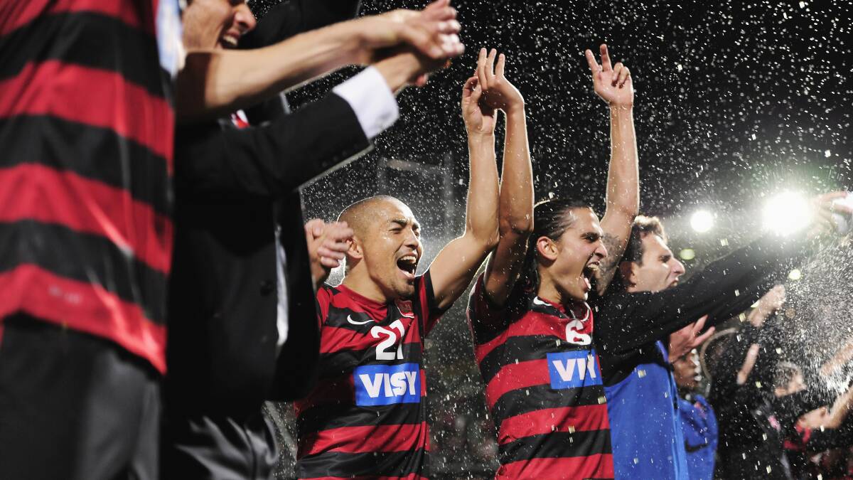 Shinji Ono and his Western Sydney Wanderers teammates celebrate Wednesday night's win. Picture: GETTY IMAGES
