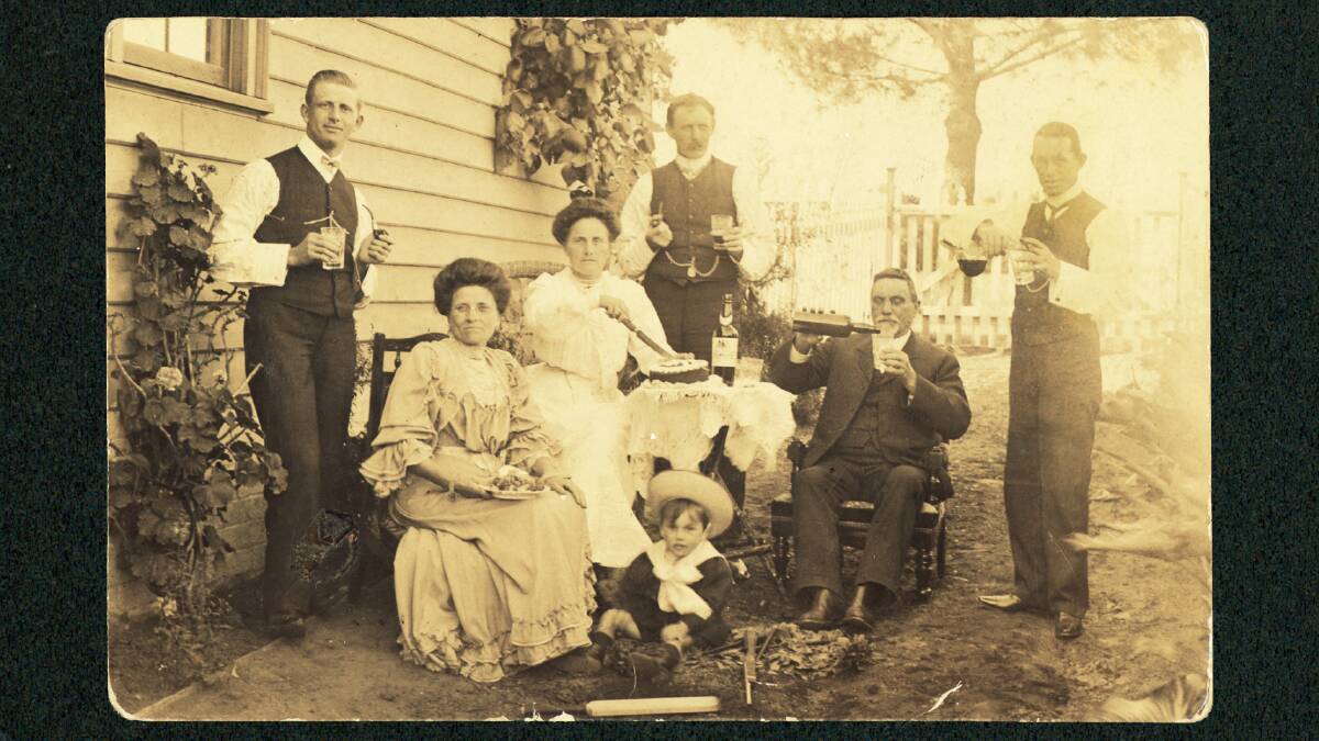 Mr and Mrs Bert Wakin and family celebrate Christmas, December 25, 1906.