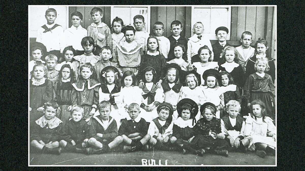 Bulli school children, 1900.
