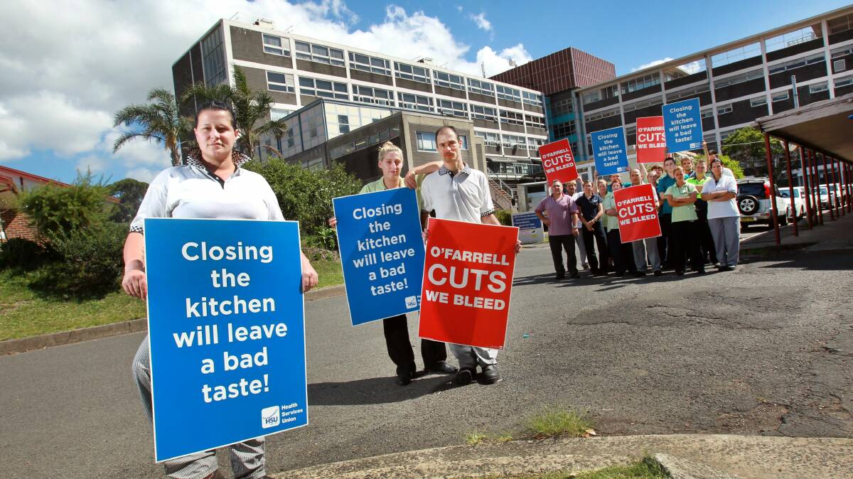 Port Kembla Hospital kitchen workers take to the picket line to protest against losing their jobs. Picture: ORLANDO CHIODO