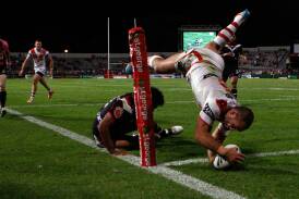 Jason Nightingale scores a try against the Warriors at WIN Jubilee Stadium. Picture: GETTY IMAGES