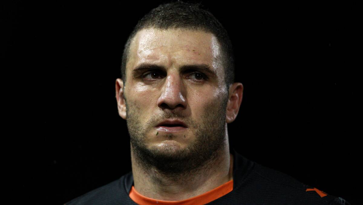 Rugby league star Robbie Farah was abused by a Twitter troll who sent him "vile comments" about his late mother. 