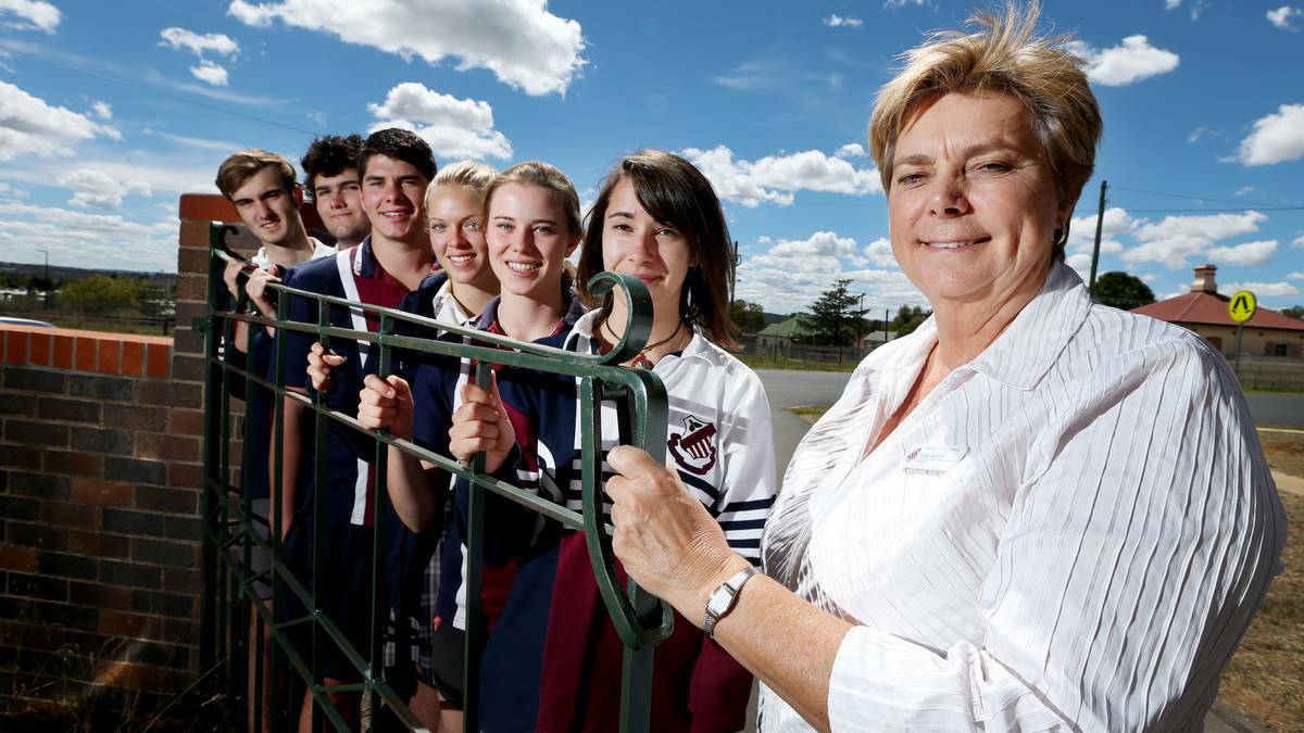 FENCED IN: Principal Anne Matley with some Armidale High students. Today’s memorial gate ceremony starts at 4pm. Photo: MATT BEDFORD – The Armidale Express