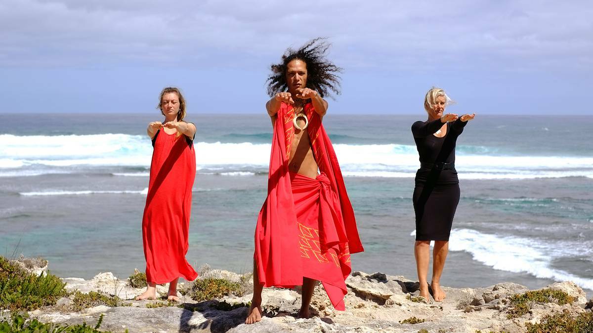 Kawika Foster leads Jessica Woodrow and Kathryn Roberts in a traditional Hawaiian hula dance ahead of this weekend's workshops. Photo by Sandy Powell.. Photo:The Margaret River Mail