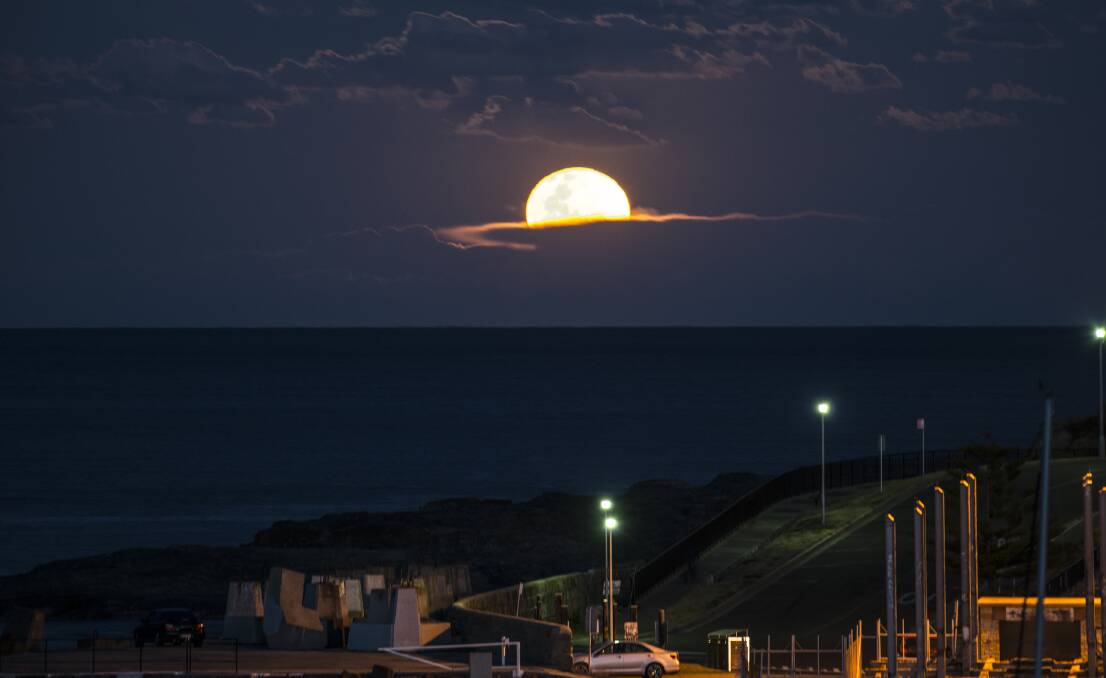 NIGHT SKY: Moonrise by Bob Corderoy. Send us your photos to letters@illawarramercury.com.au or post to our Facebook page.