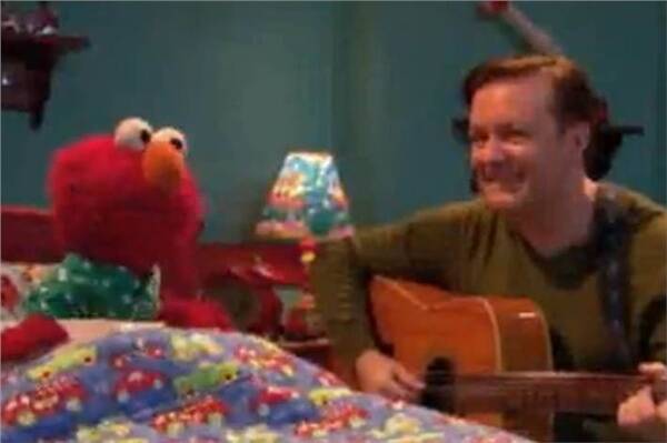 Rickey Gervais sings Elmo a celebrity lullaby.