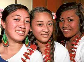 Samoan girls Taotafa Pese, Kisa Pese and Tanya Pese from Campbelltown.