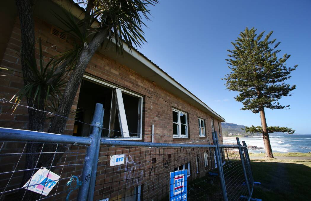 The Headlands Hotel site at Austinmer, empty since 2011, has been sold. Picture: KIRK GILMOUR