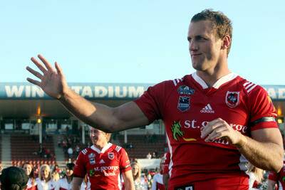 Mark Gasnier will sign with the Dragons today, returning to the club after playing two seasons of rugby union in France.