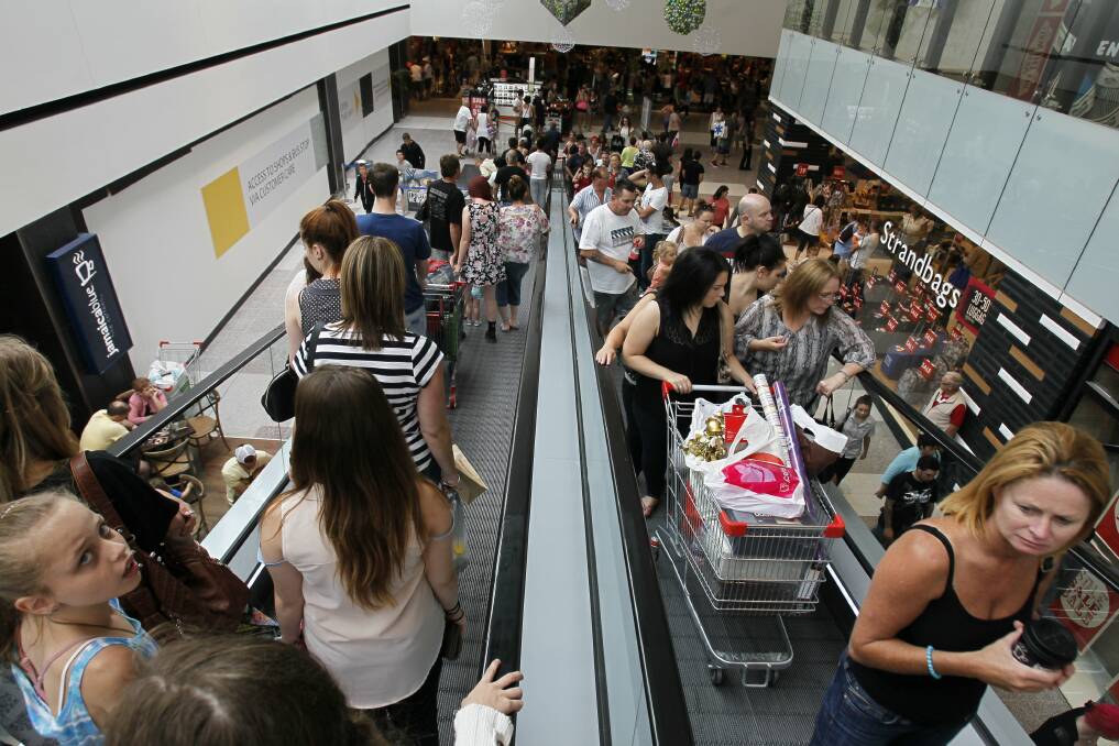 A large crowd of shoppers at Stockland Shellharbour for the Boxing Day sales. Pictures: DAVE TEASE