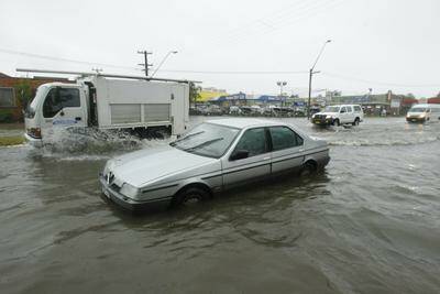 Warilla floods. Picture: DAVE TEASE