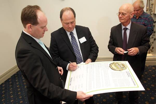 Mercury editor Stuart Howie (left) with lord mayoral hopeful Greg Petty and candidate Ray Robinson signing the Mercury’s pledge.  Picture: ADAM McLEAN