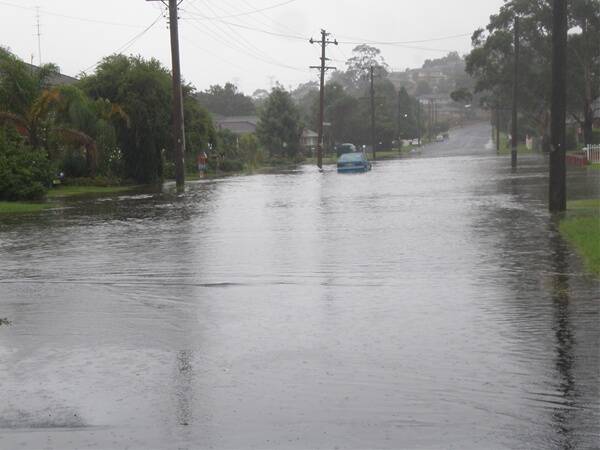 Flooded: Edgeworth Ave, Kannahooka. Photo: JENNY PEET