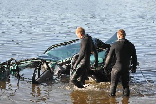 Police divers retrieve a car from the Shoalhaven river at Nowra. Picture: ROBERRT CRAWFORD