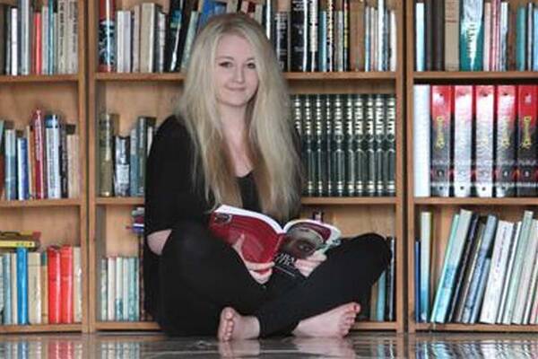 UOW student Emma Lee chose her major after trying a free course. Picture: KEN ROBERTSON