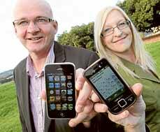 Shellharbour City Council candidates Shane Cook and Kellie Marsh welcomed a policy that would give the city’s new councillors access to smartphones. Picture: ANDY ZAKELI
