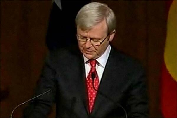Kevin Rudd apologises to the Forgotten Australians.