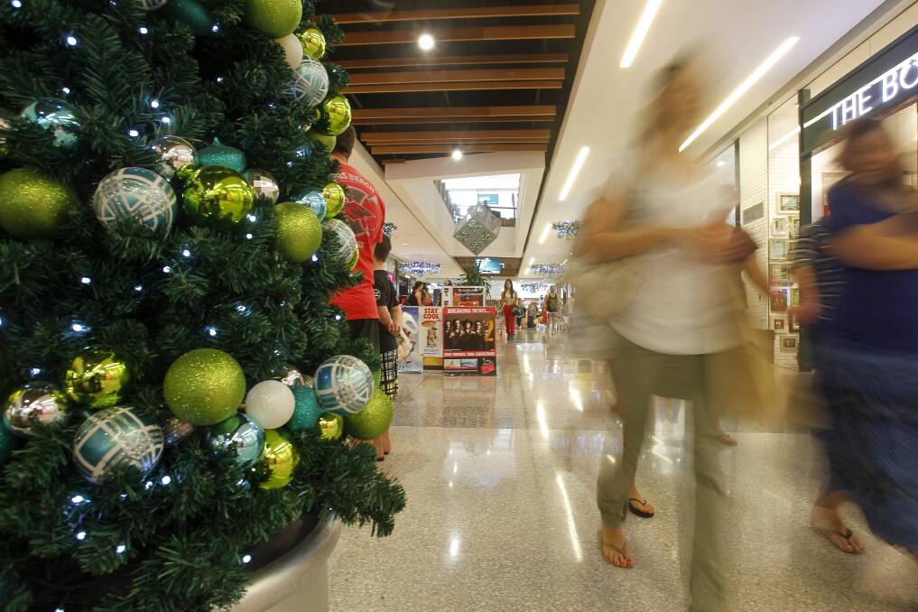 Shoppers hunted for bargains at Stockland Shellharbour on Thursday. Pictures CHRISTOPHER CHAN