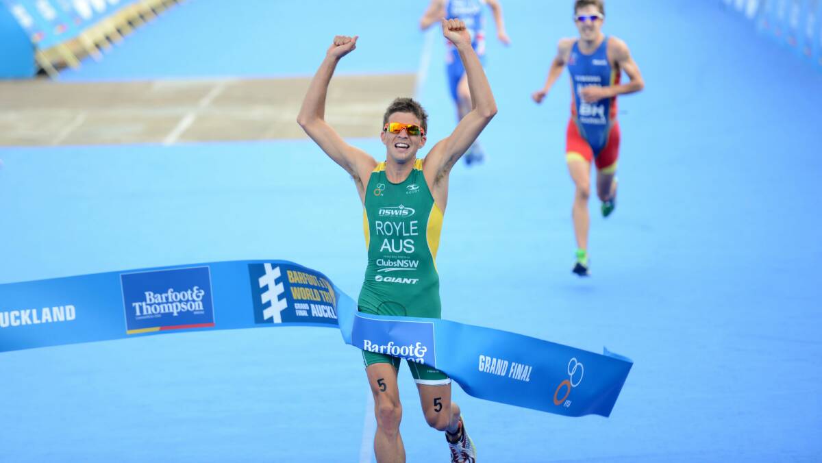 Aaron crossing the finish line to win the 2012 Under 23 World Triathlon Championships in Auckland.
