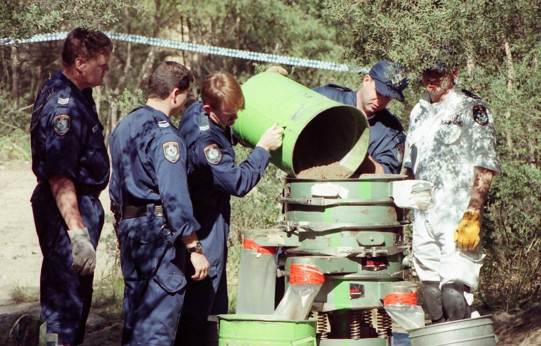 Police inspect the crime scene in September 1997 where Jodie Fesus' body was found. Photo: Orlando Chiodo
