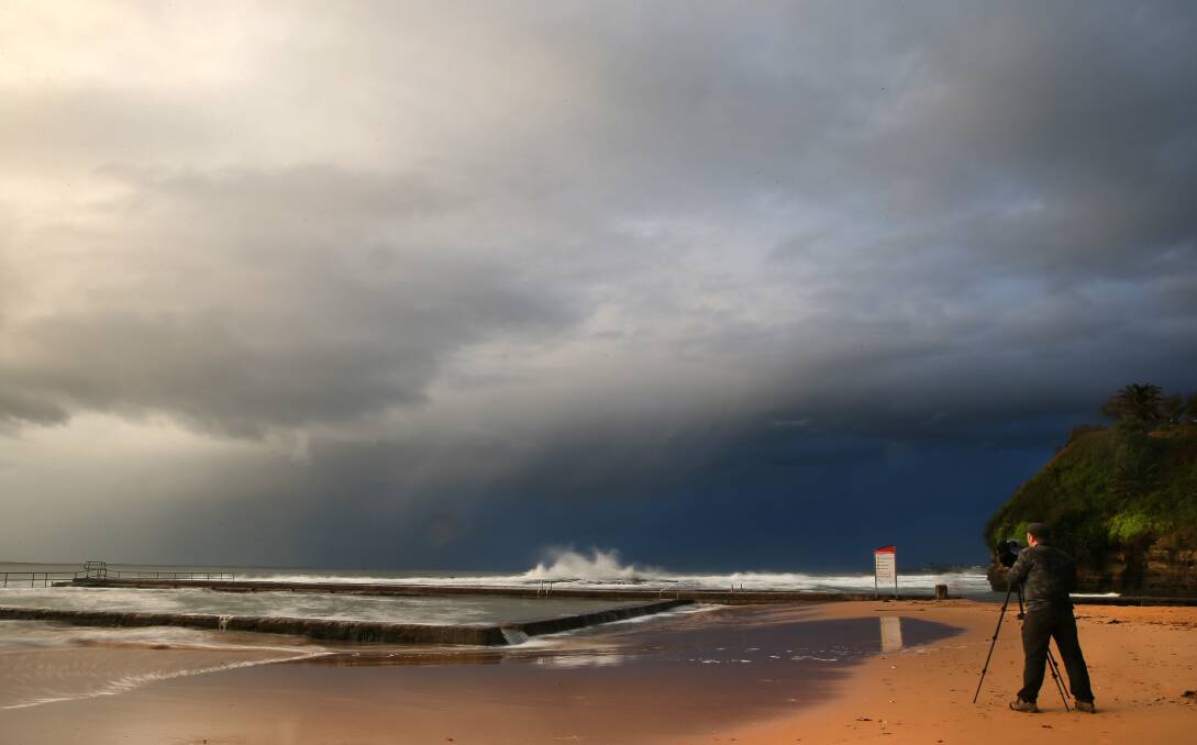 Wild weather hits the Illawarra. Picture: KIRK GILMOUR
