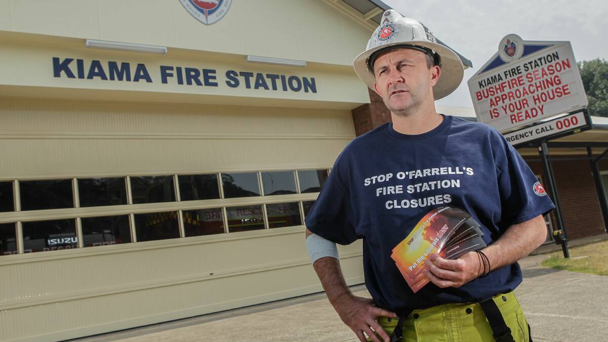 Firefighters union state president Darin Sullivan holds ‘‘how to vote’’ cards. Picture: CHRISTOPHER CHAN