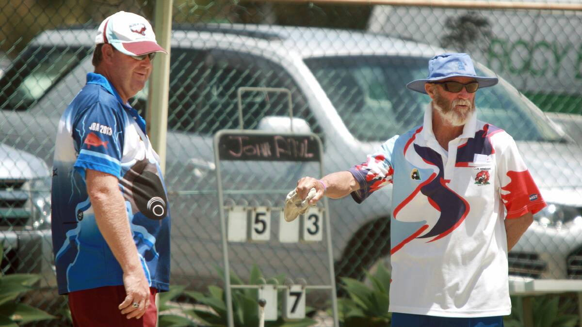 Albion Park skip Mark Walton (left) and Windang skip Phil Argue  during Argue’s 13-12 win yesterday. Picture: SYLVIA LIBER
