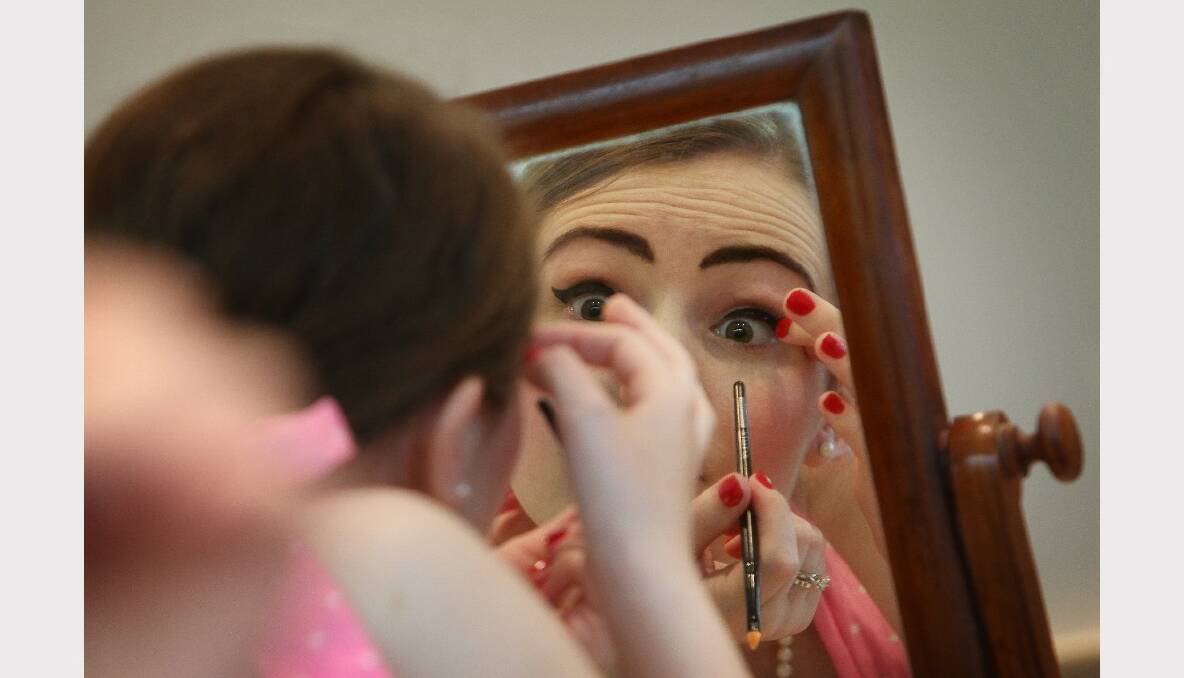 Joanne Teunissen practising how to apply false eyelashes.