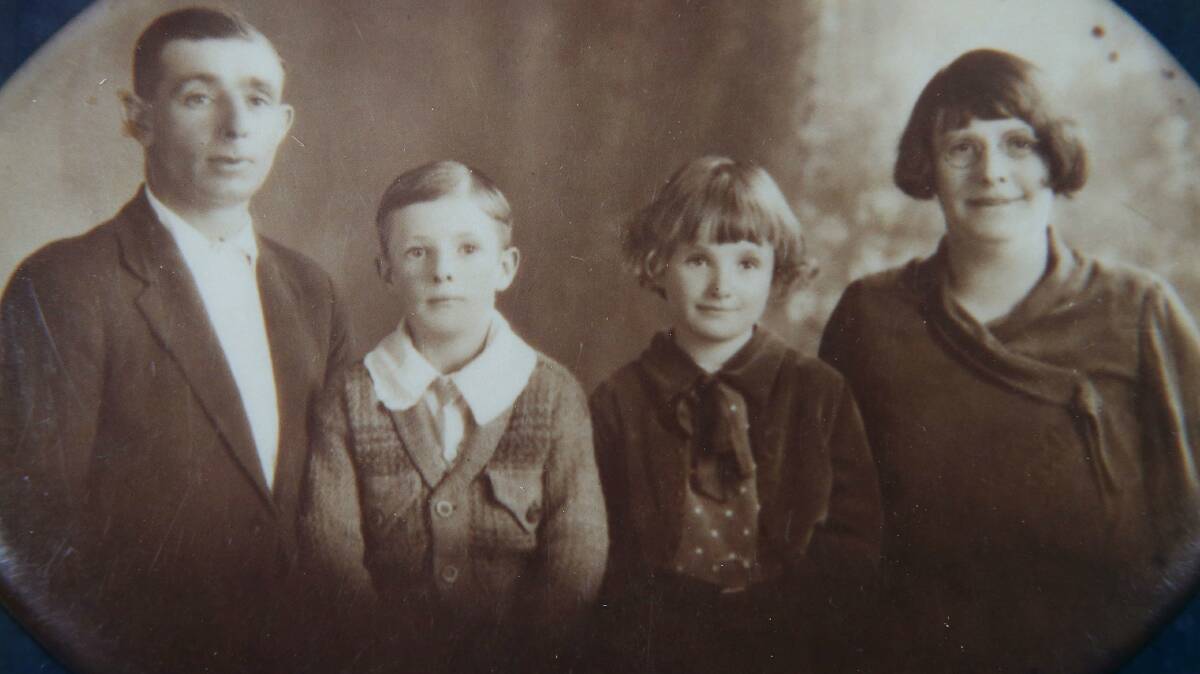 An image of John Charman with his sister and parents on holidays in Helensburgh. 