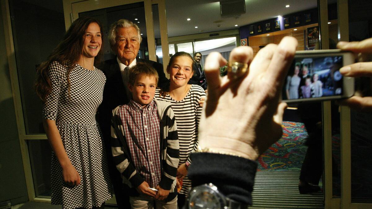 Bulli mum Tammy Johnston takes a photo of her kids, from left, Ellie 13, Noah 9 and Meg 11 with former prime minister and Labor stalwart Bob Hawke. Pictures: ANDY ZAKELI 