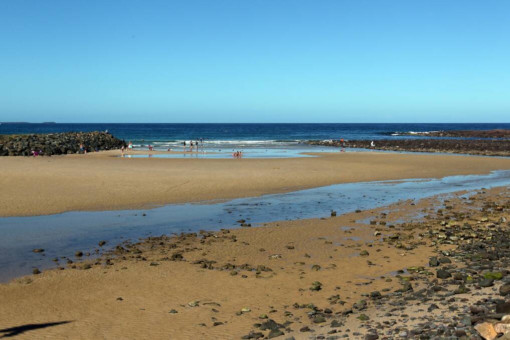 Low tide: Little Lake at Barrack Point, 3pm.