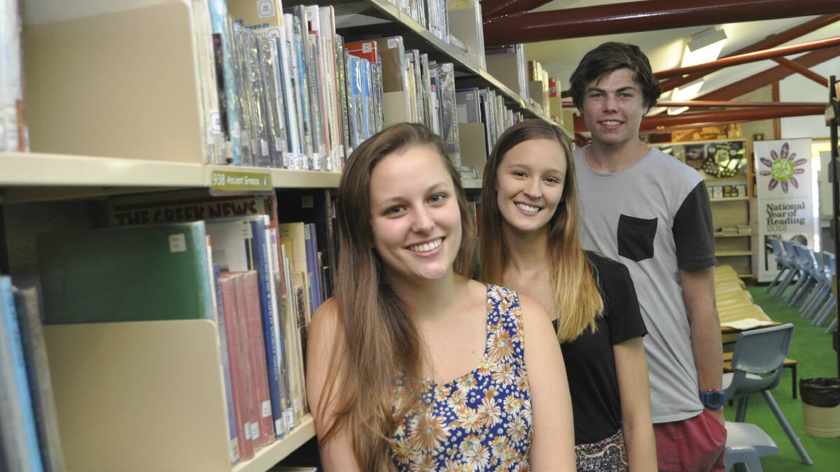 Kiama High School high achievers Sally Carney, Kate Mikilewicz and Lachlan Hall. Picture: DANIELLE CETINSKI