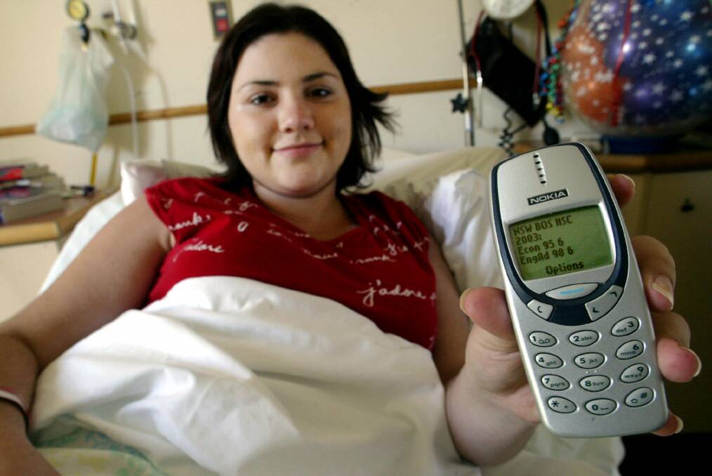 Luisa De Liseo got her HSC results in a text message on her mobile while in hospital after a back operation.