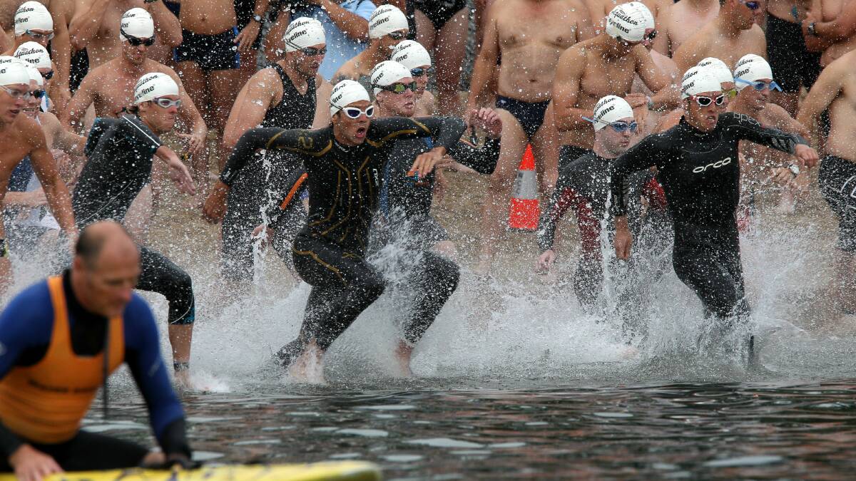 The frenzied start to the men’s Australia Day Aquathon at Wollongong Harbour last year.  This year’s event starts at 8am tomorrow.