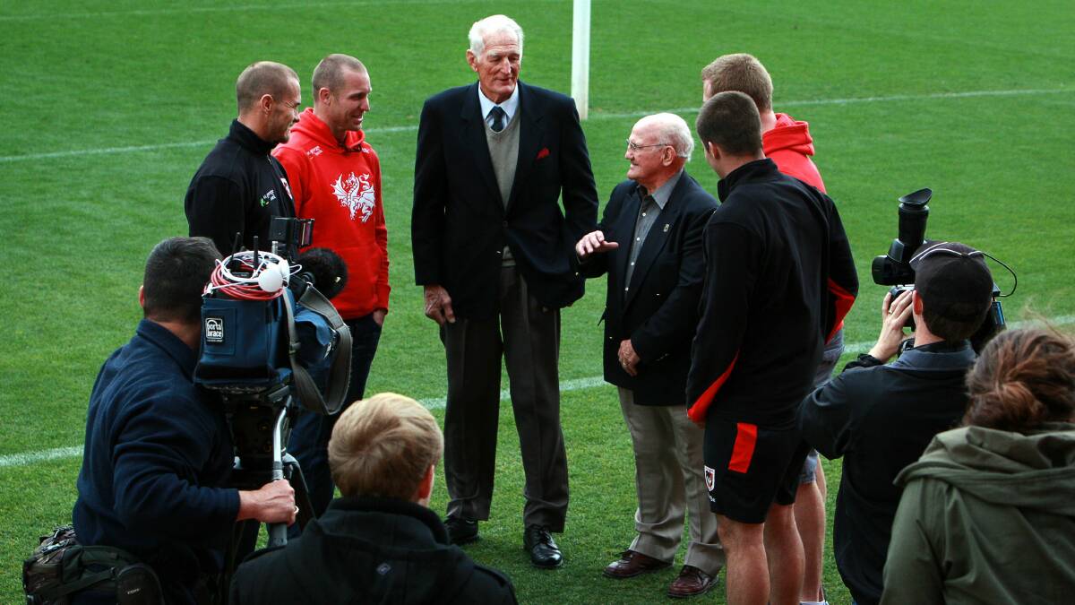 GALLERY: Dragons legends meet before Tigers clash