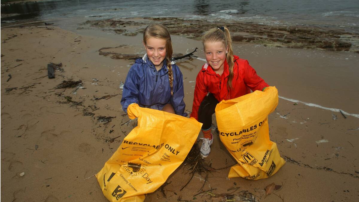 Twin sisters Jessica and Sarah Rylander help clean up Puckeys Lagoon. Picture: GREG TOTMAN
