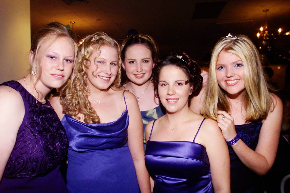 Dapto High, 2000: Shona Lund, Renee Kerr, Renee Frazier, Nicole Beattie and NIcole Harding.