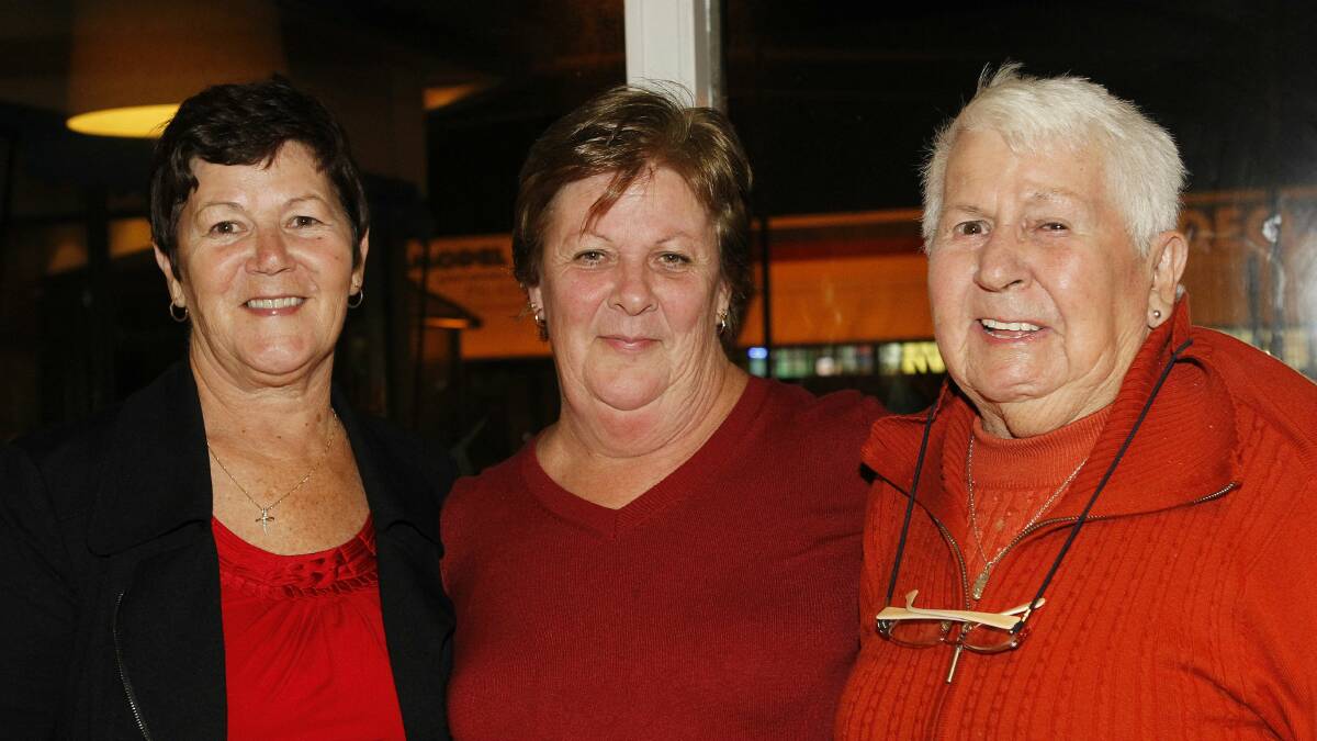 Kerry Curci and Sue and Pat Payne.