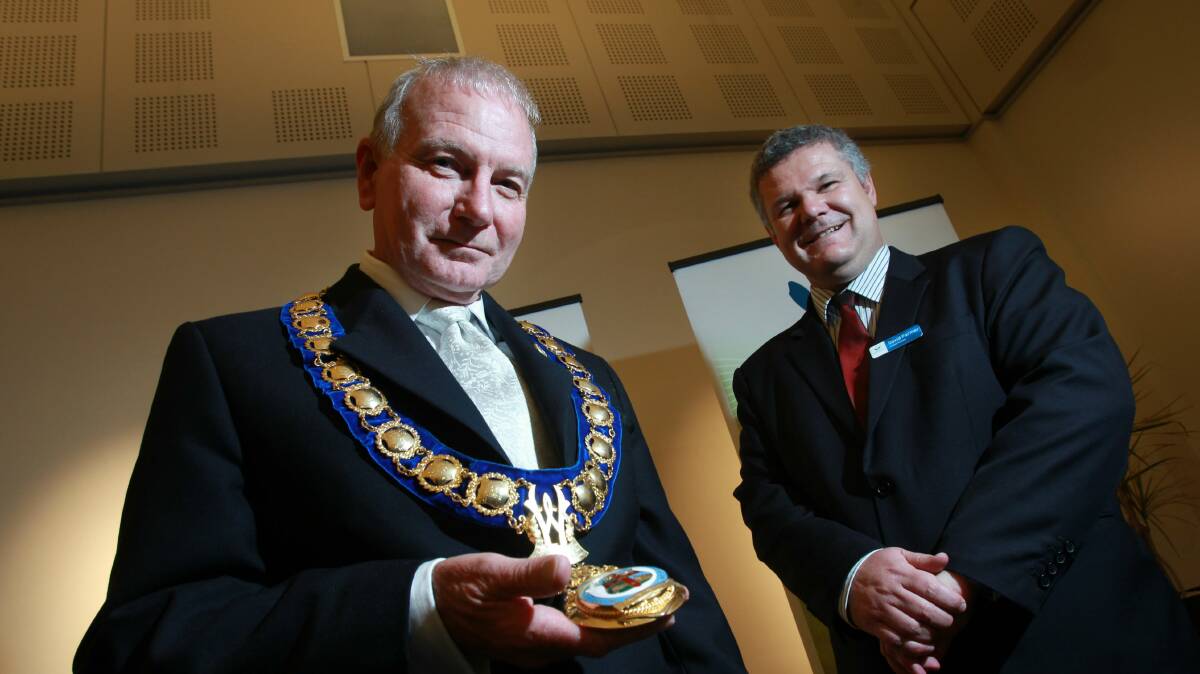 Lord Mayor Gordon Bradbery and Wollongong City Council general manager David Farmer. 