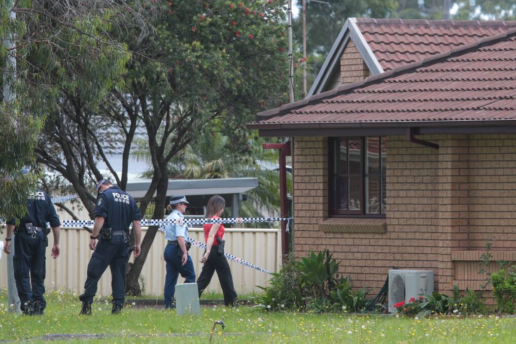 Police establish a crime scene after an overnight shooting in Fairy Meadow. Picture: ADAM McLEAN