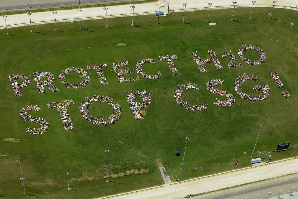 More than 3000 people rallied in the Illawarra today to spell out "Protect H20, Stop CSG!". 