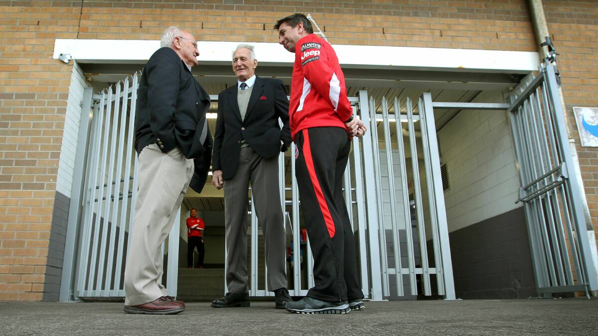 GALLERY: Dragons legends meet before Tigers clash