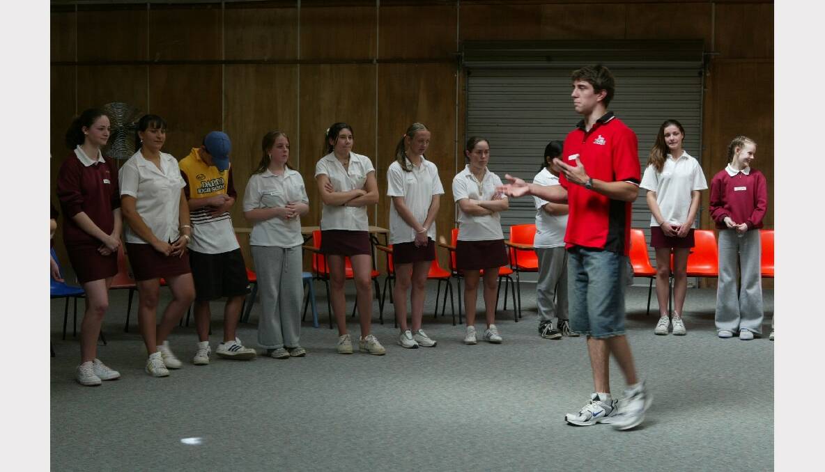 Hawks player Adam Caporn encourages Dapto High Students in their Dare 2 Dream program.