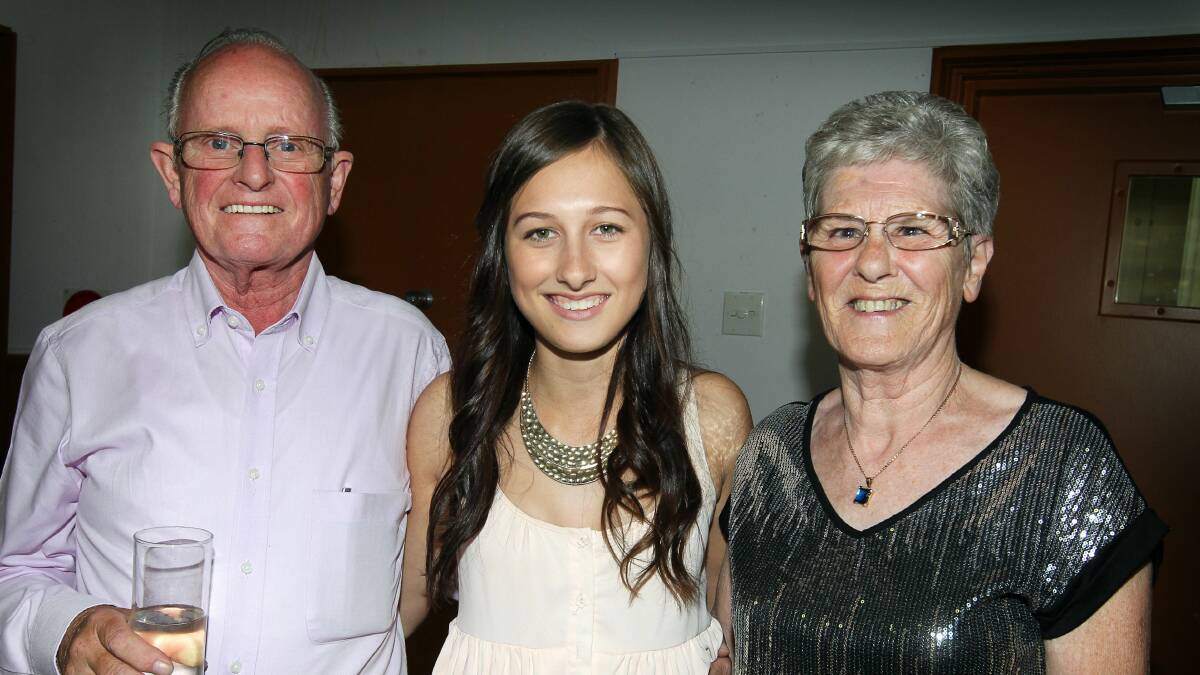 Kenneth, Tori and Andrea Dyson at Wollongong Art Gallery.