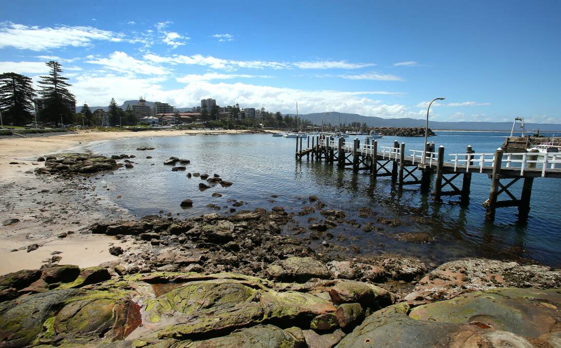 Low tide: Brighton Beach at Wollongong Harbour, 3pm.