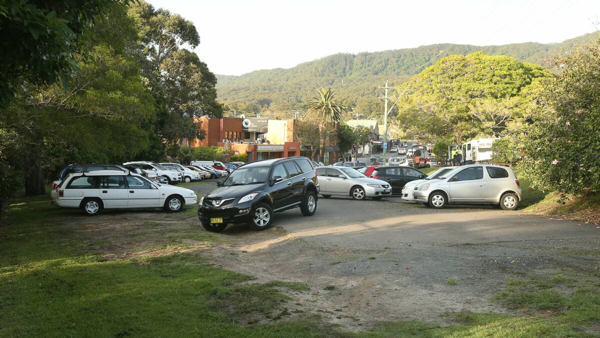 Scenes from Thirroul station during peak hour on Thursday morning. Pictures: KIRK GILMOUR