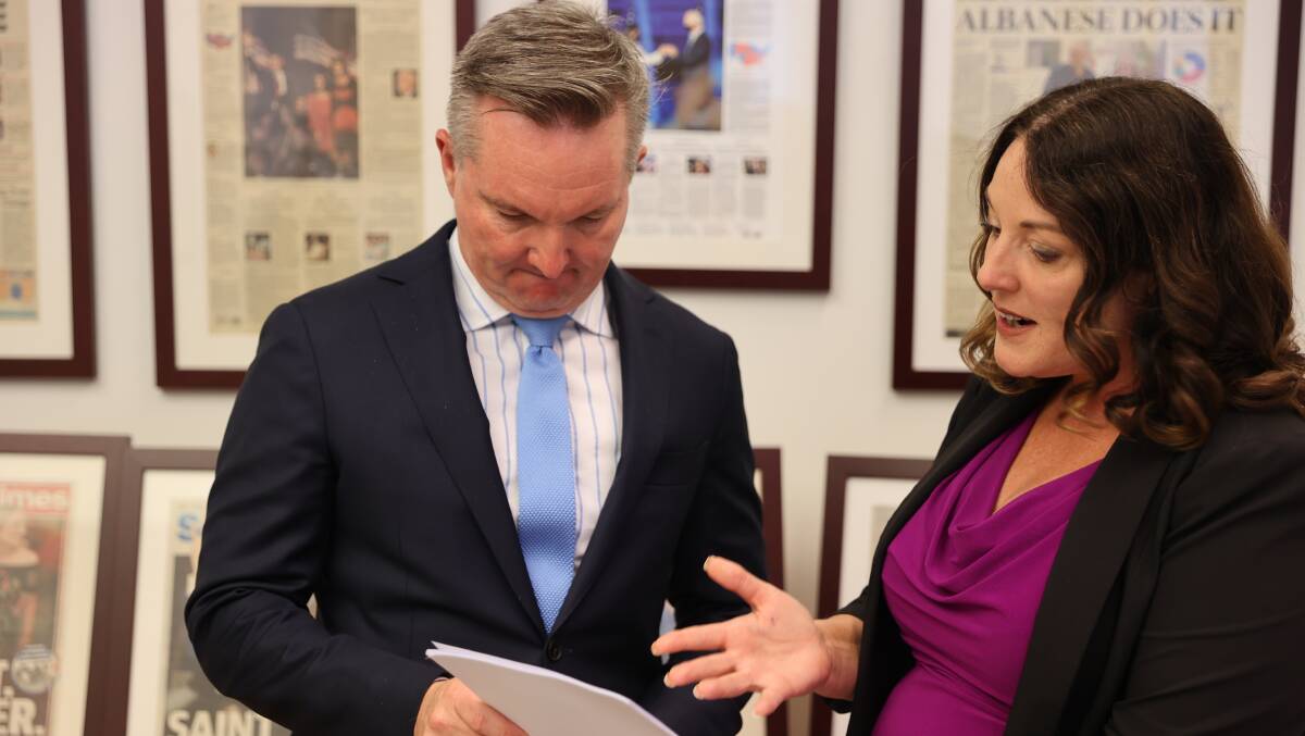 Alison Byrnes delivers her submission to energy and climate change minister Chris Bowen. Picture supplied