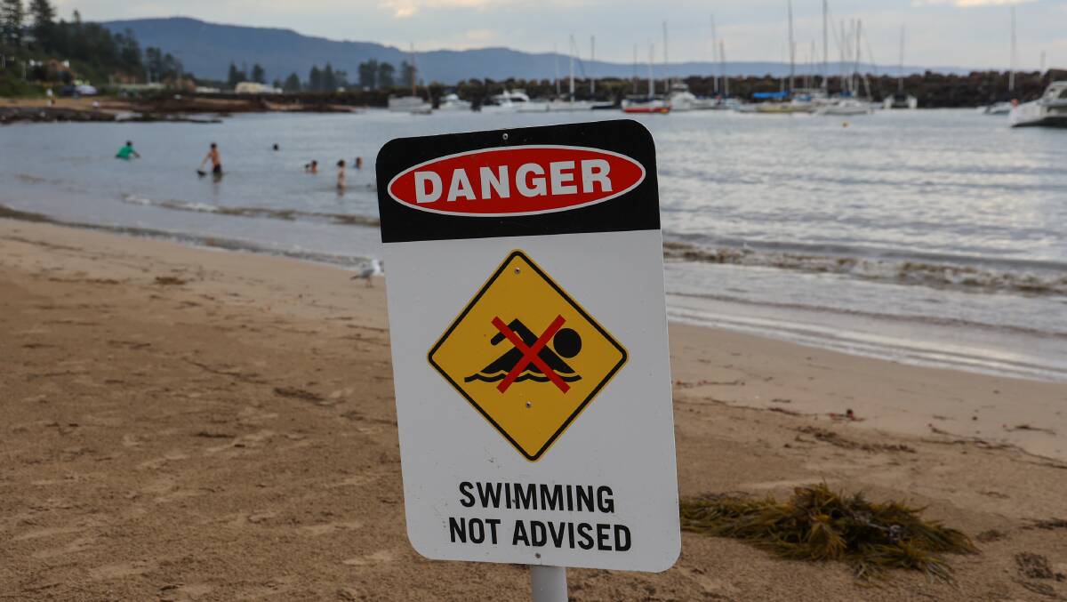 Swimmers have been advised to stay out of the water at Wollongong Harbour. Picture by Wesley Lonergan